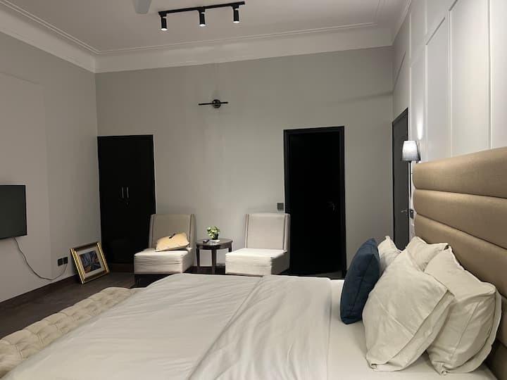 9 Bedroom Near Aga Khan, Dhoraji