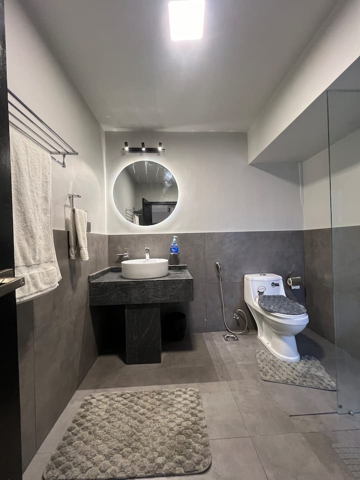 9 Bedroom Near Aga Khan, Dhoraji