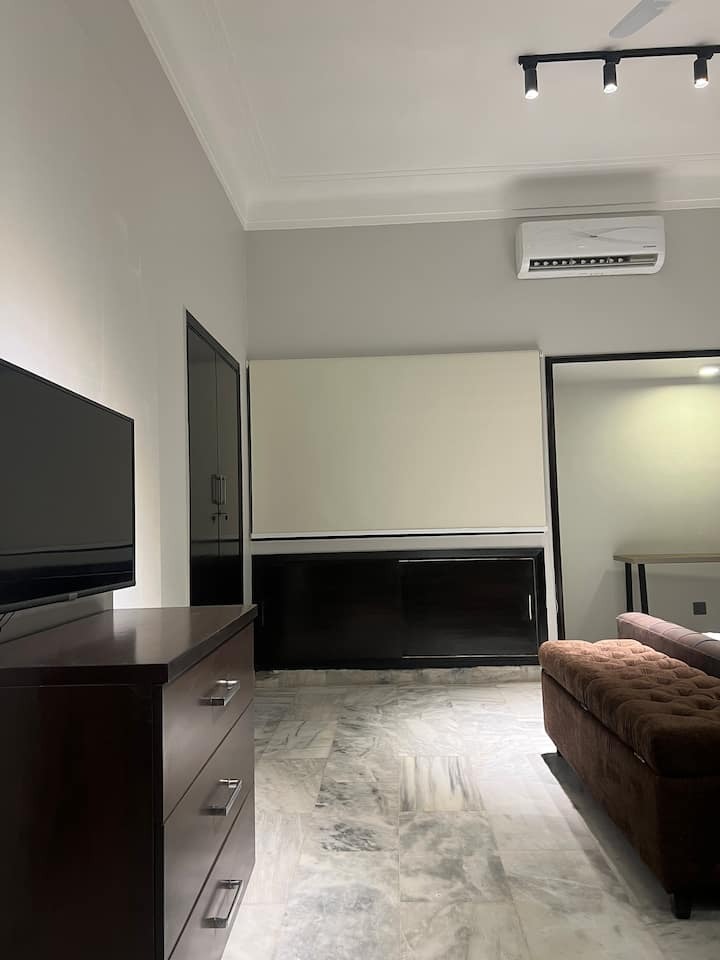 9 Bedroom Near Aga Khan, Dhoraji