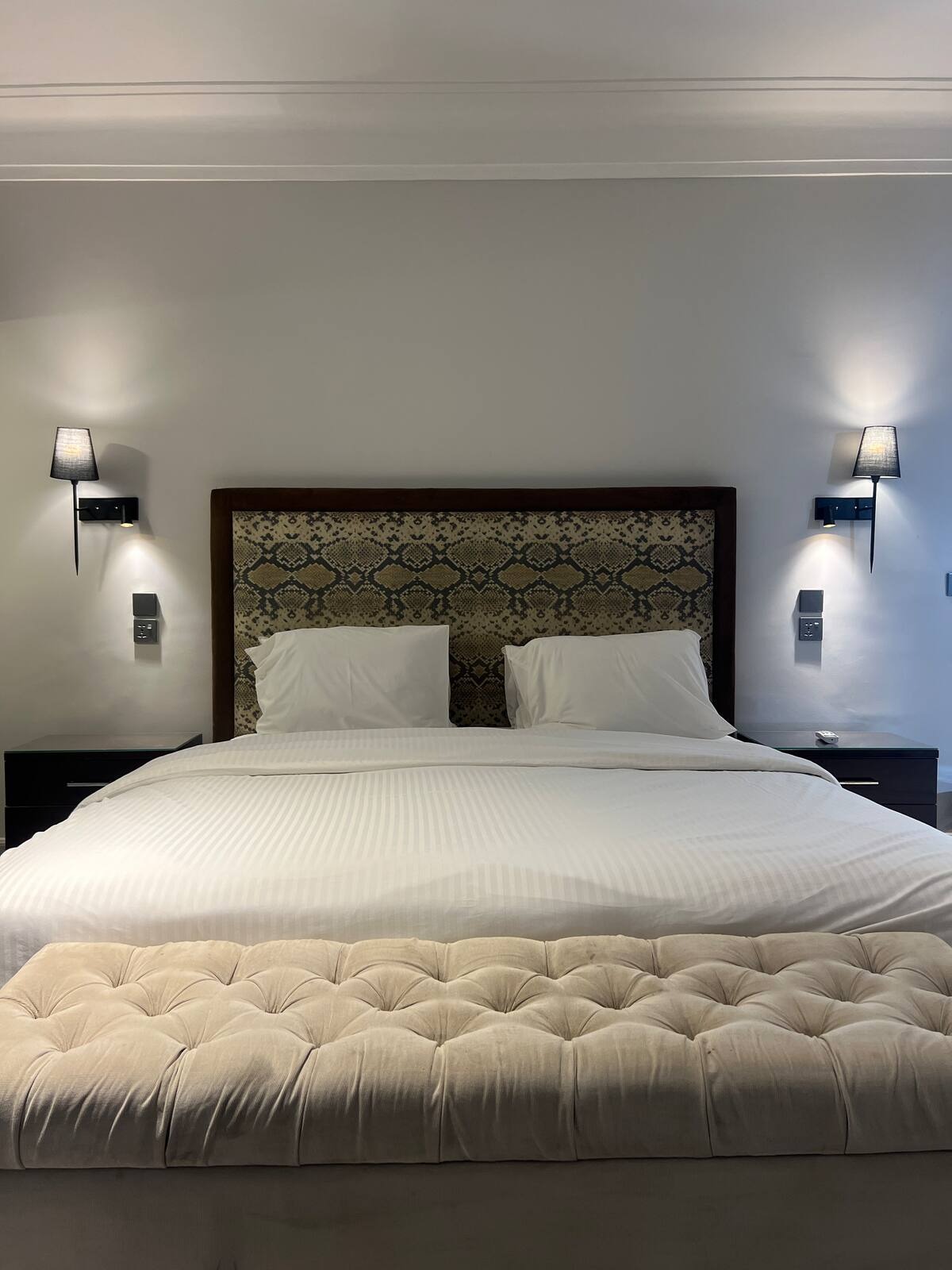 9 Bedroom Near Aga Khan, Dhoraji