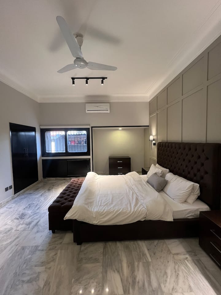 9 Bedroom Near Aga Khan, Dhoraji