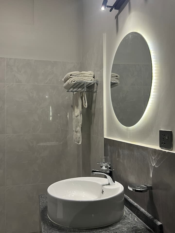 9 Bedroom Near Aga Khan, Dhoraji