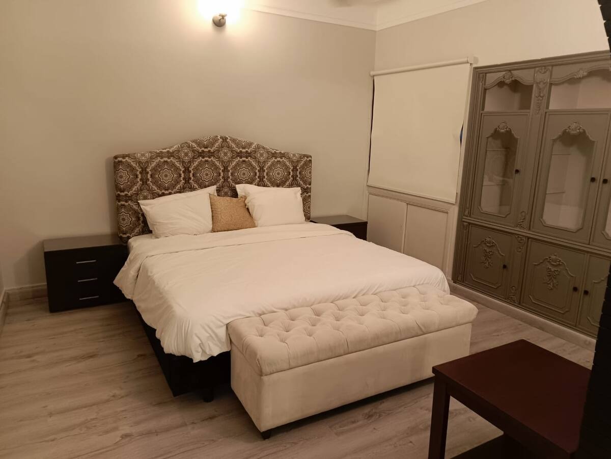 9 Bedroom Near Aga Khan, Dhoraji