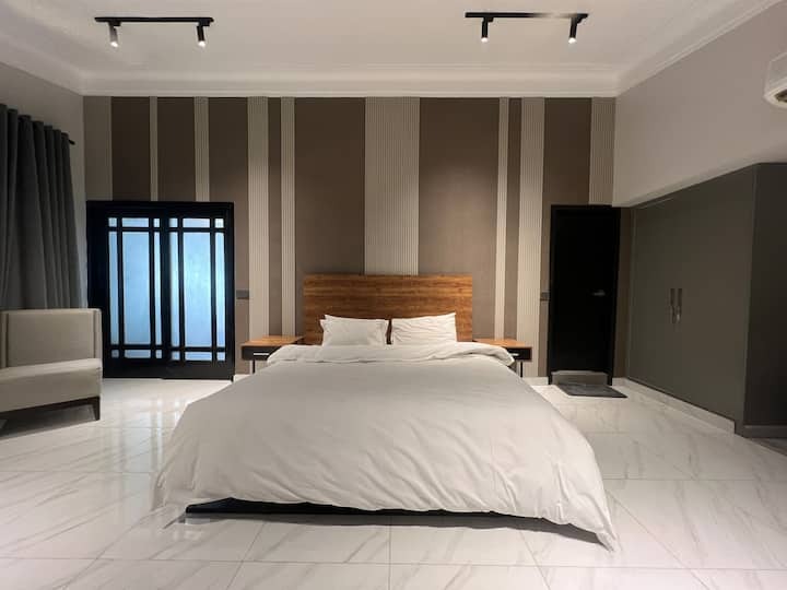 9 Bedroom Near Aga Khan, Dhoraji