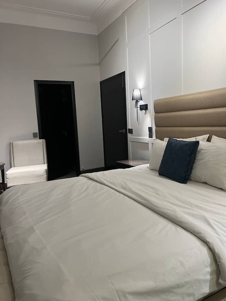 9 Bedroom Near Aga Khan, Dhoraji