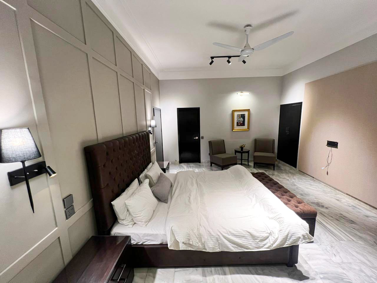 10 Bedroom Near Aga Khan, Dhoraji