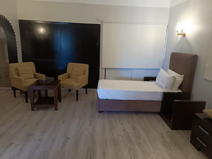 9 Bedroom Near Aga Khan, Dhoraji