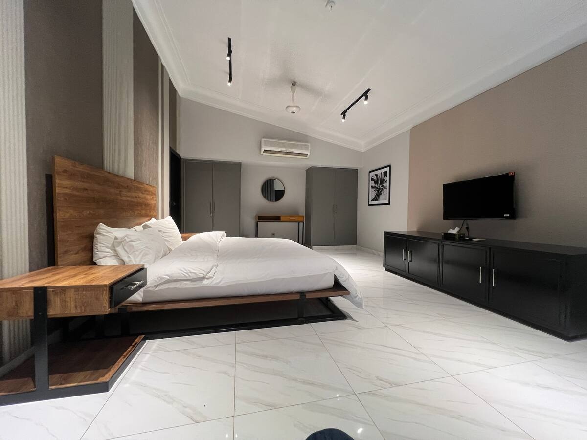 1 Bedroom Master Suite in Dhoraji (AgaKhan)