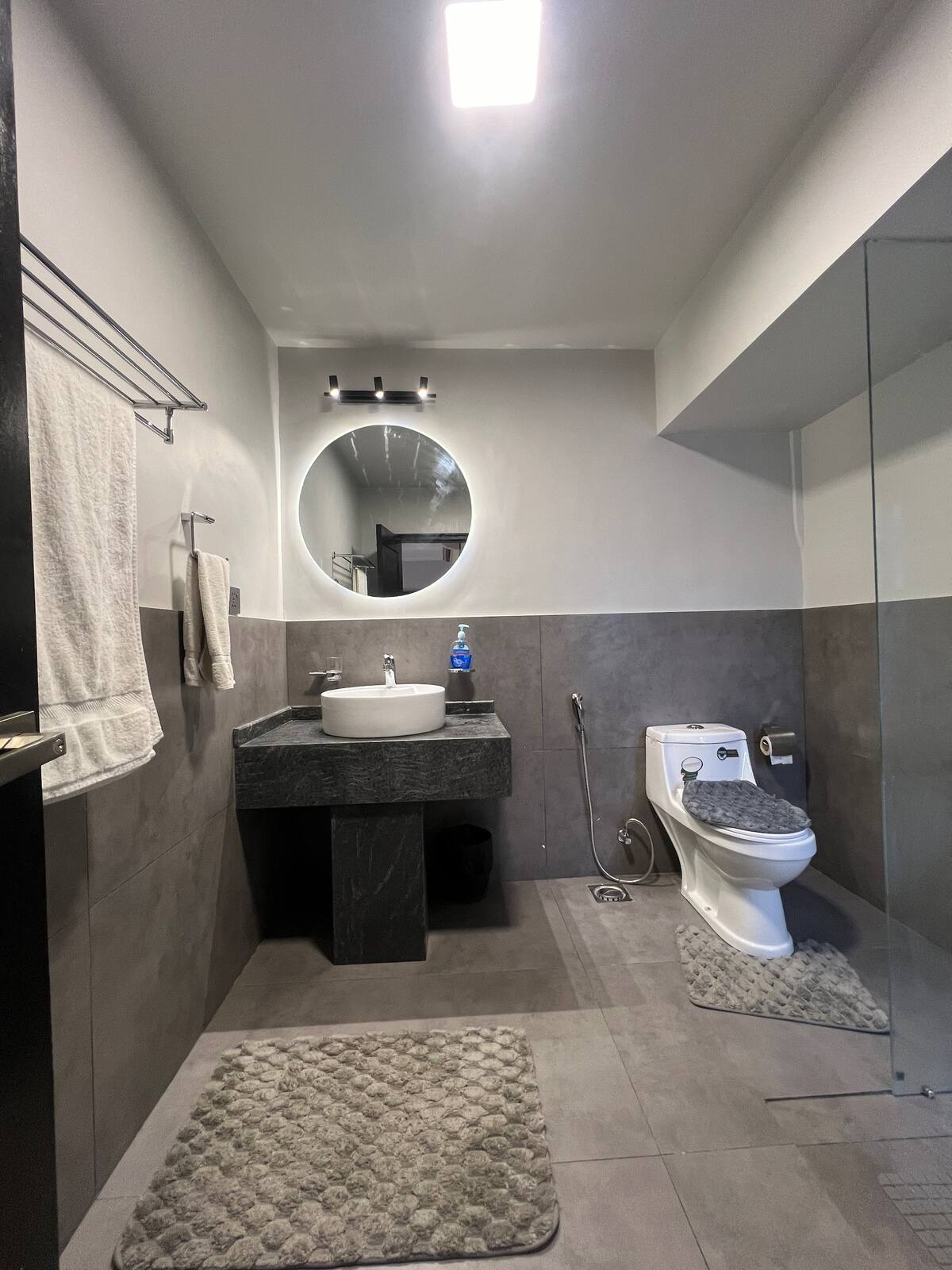 1 Bedroom Master Suite in Dhoraji (AgaKhan)