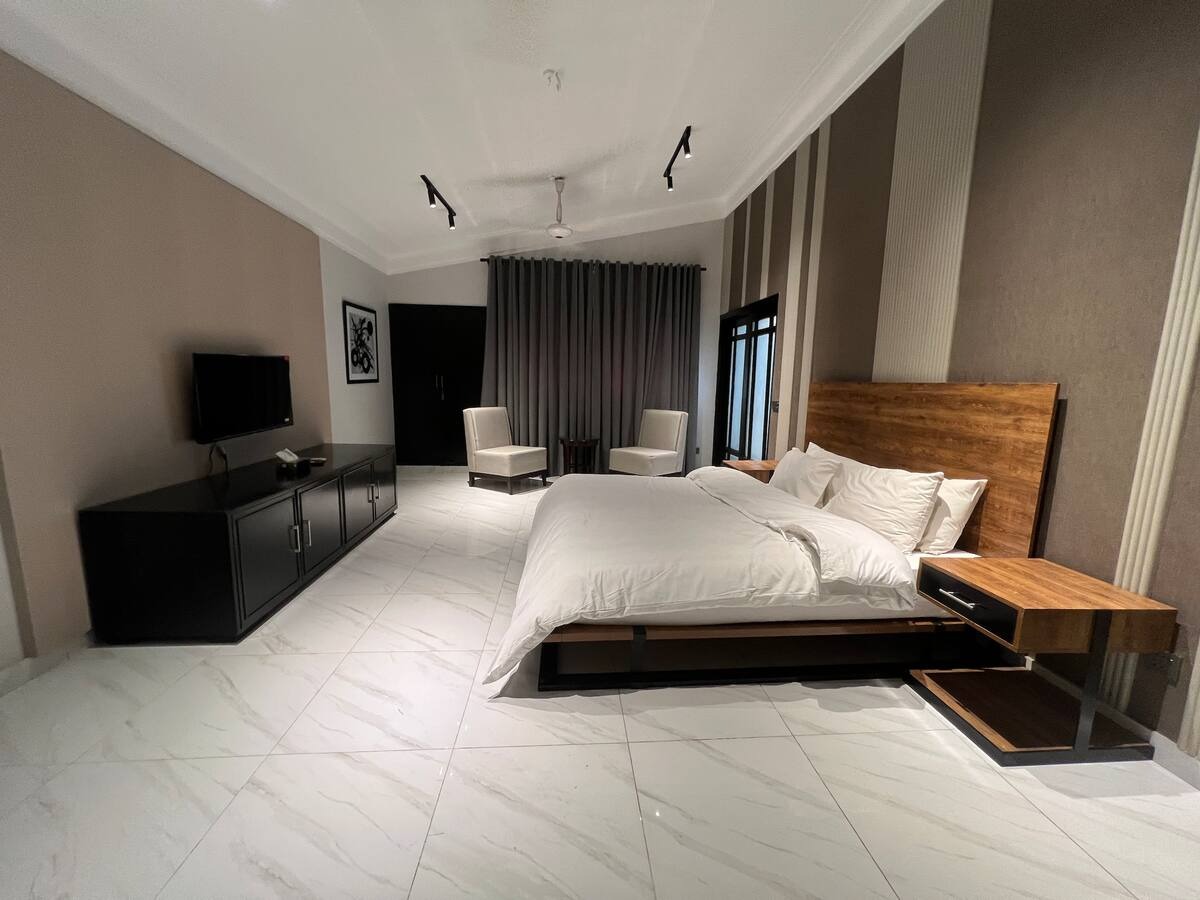 1 Bedroom Master Suite in Dhoraji (AgaKhan)