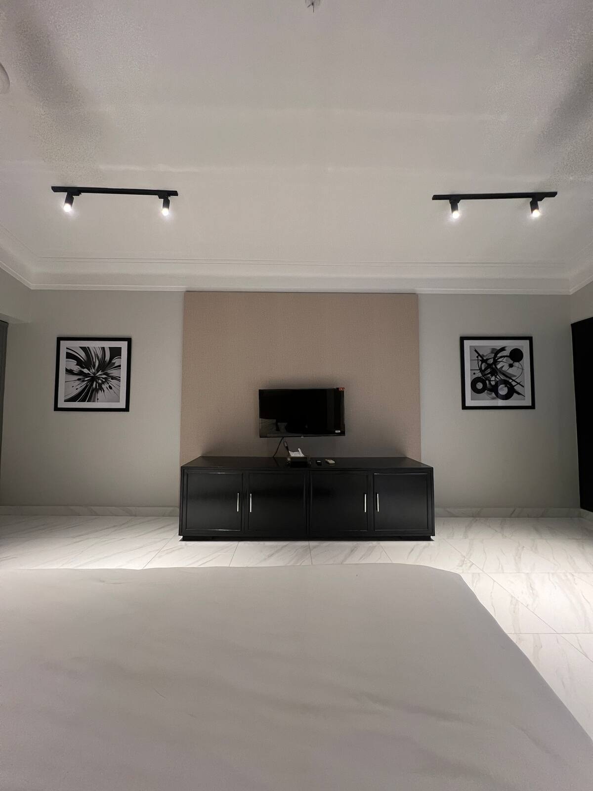 1 Bedroom Master Suite in Dhoraji (AgaKhan)