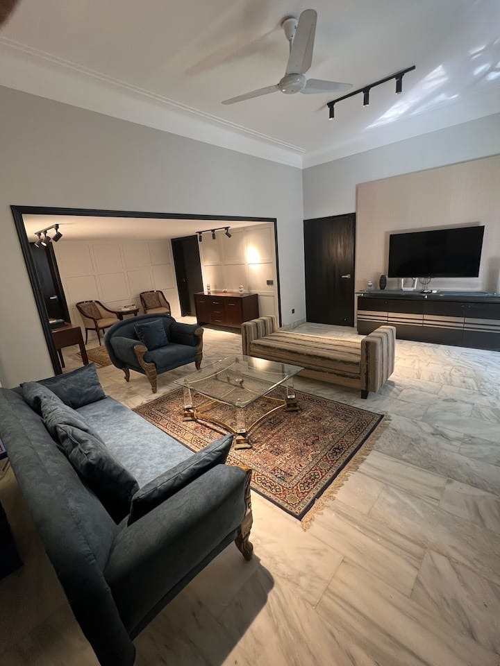 1 Bedroom Stylish Room on Ground Floor Next to Aga Khan