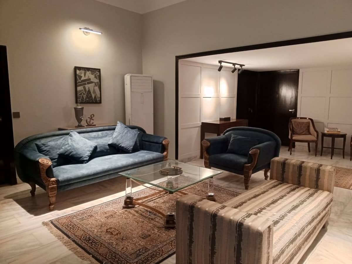 1 Bedroom Stylish Room on Ground Floor Next to Aga Khan