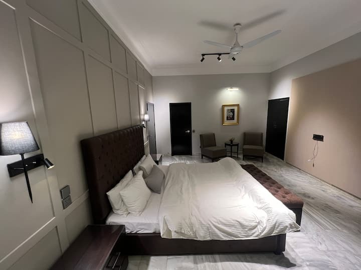 1 Bedroom Stylish Room on Ground Floor Next to Aga Khan