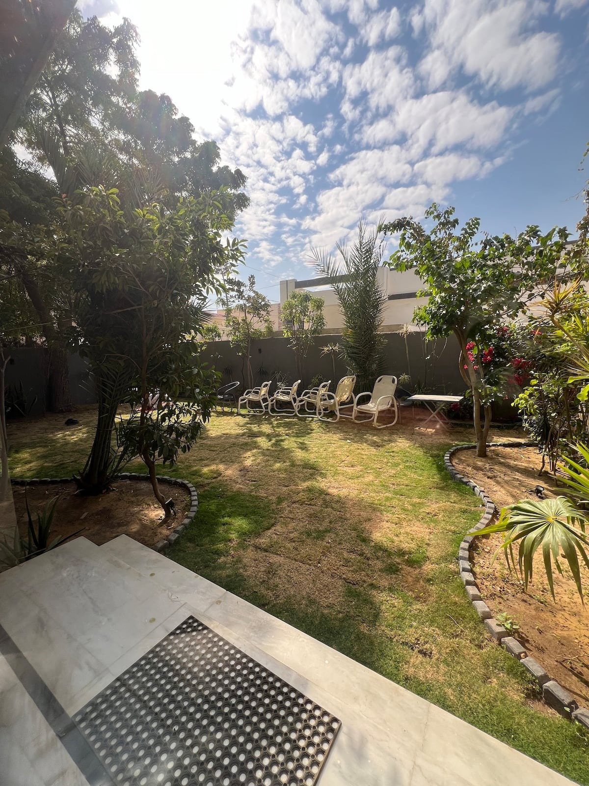 1 Bedroom Stylish Room on Ground Floor Next to Aga Khan